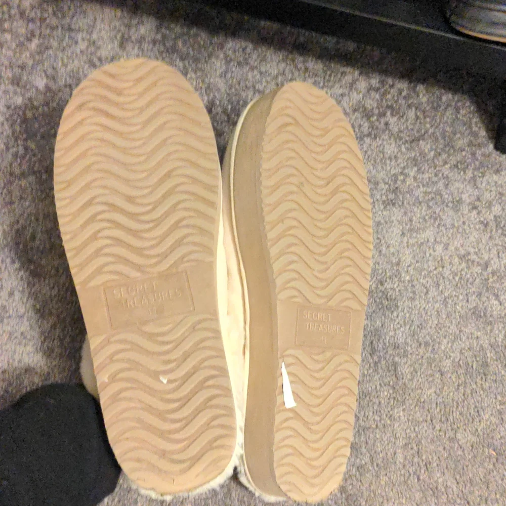 Slippers - Picture 2 of 3